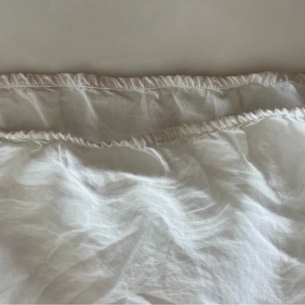 White Ruffled Fabric - Picture 3 of 7